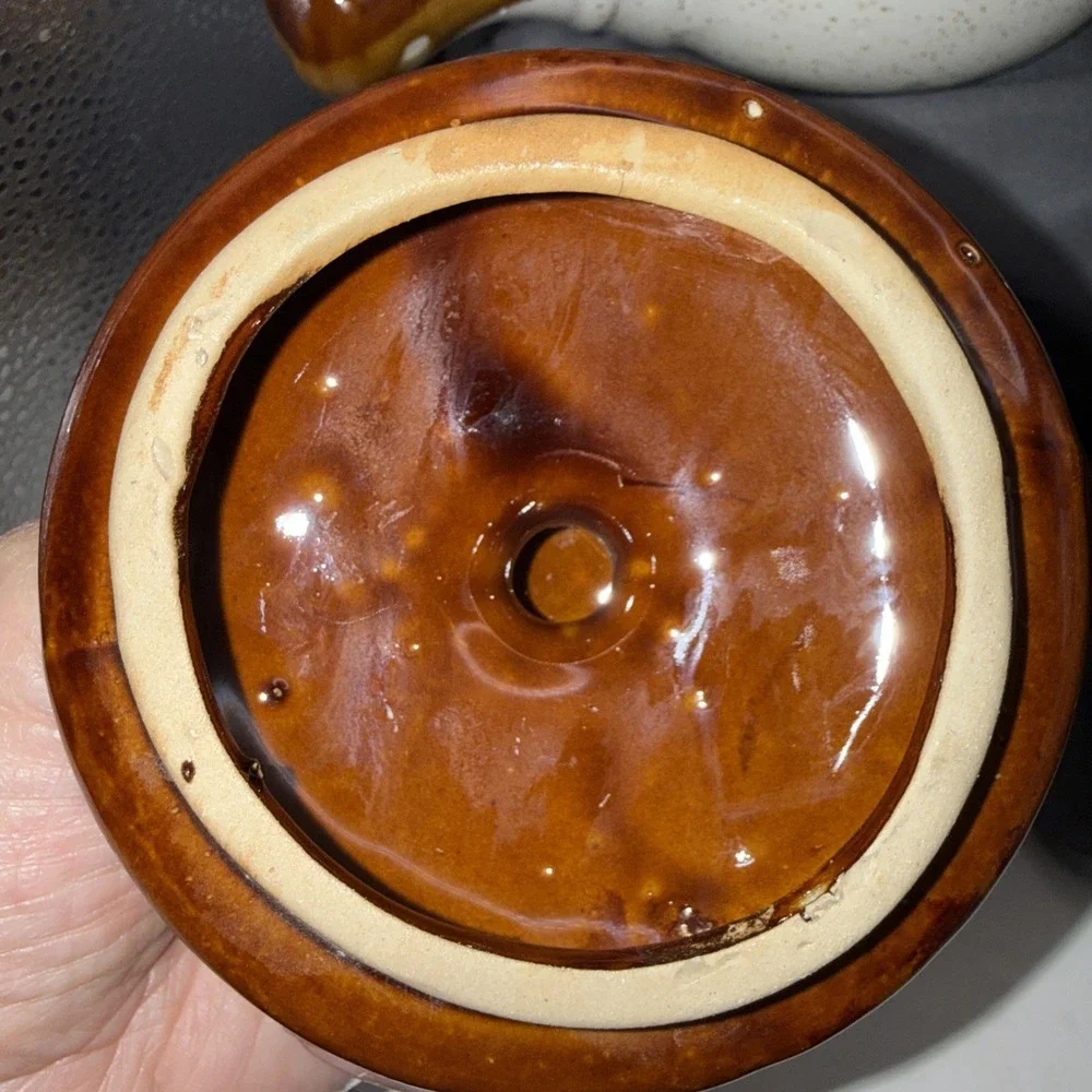 Set Of 4 Vintage brown-glazed French onion soup bowls With Lids